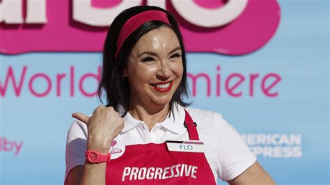 how old is flo from progressive|Stephanie Courtney Movies, Bio, Age, Husband, Flo,。